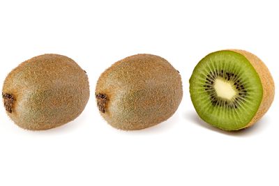 Two and a half kiwi fruits are equal to 100 calories