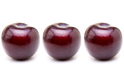 Three plums are equal to 100 calories