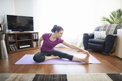 <strong>Single leg sitting hamstring stretch</strong>